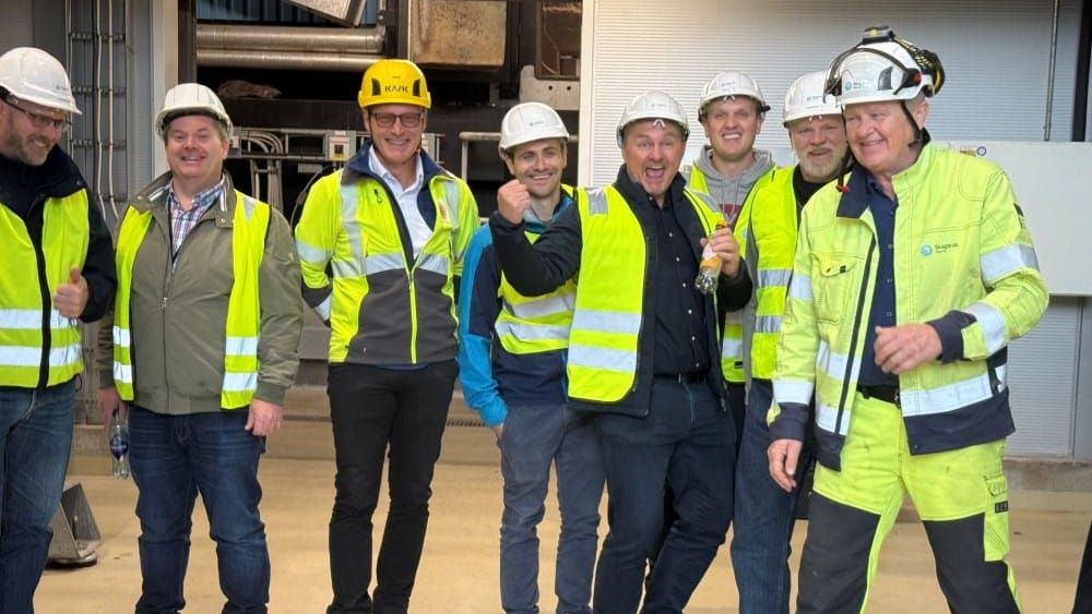 Deltakere på Norsk Bioenergiforening driftsseminar 2025 i Tønsberg. Fra Skagerak Varme sitt anlegg i Tønsberg.