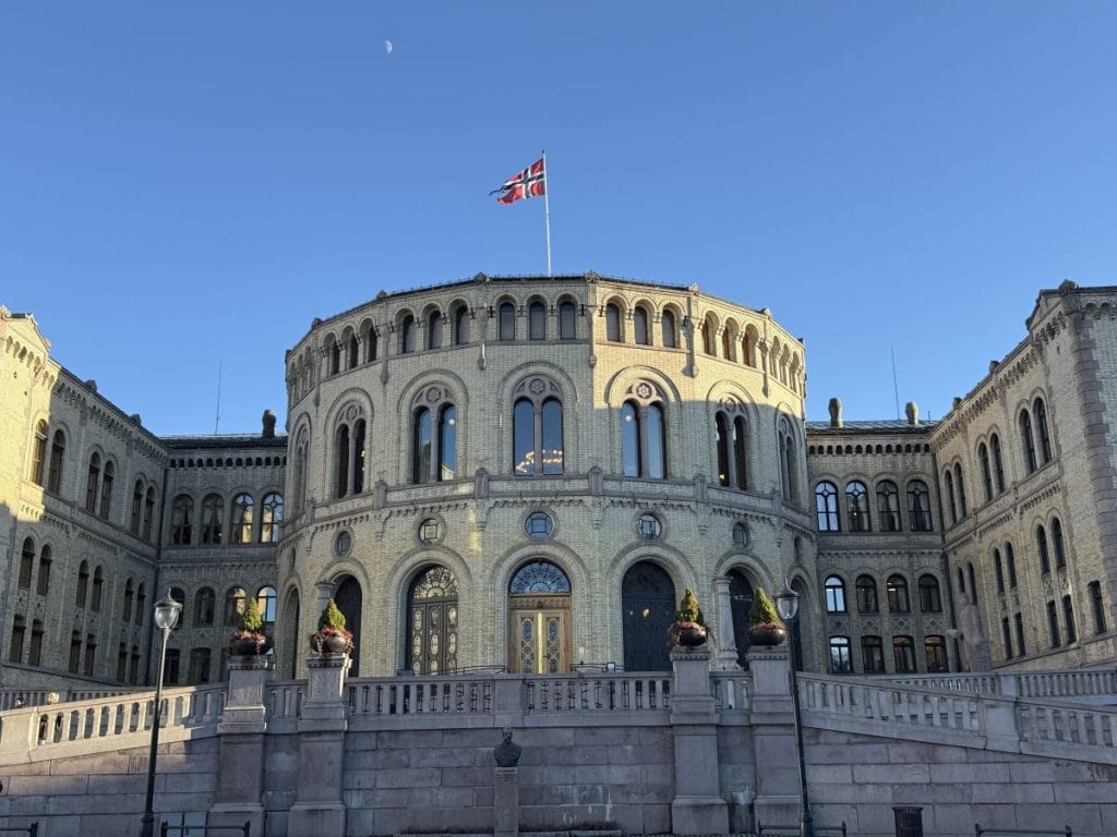 Forsiden av Stortinget i Oslo