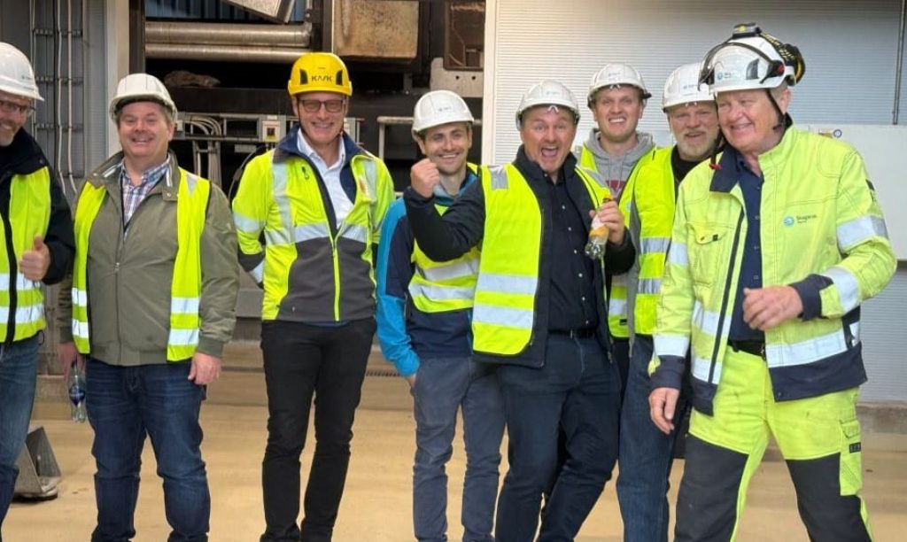 Deltakere på Norsk Bioenergiforening driftsseminar 2025 i Tønsberg. Fra Skagerak Varme sitt anlegg i Tønsberg.