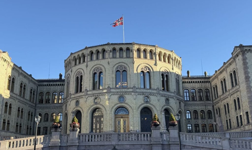 Forsiden av Stortinget i Oslo